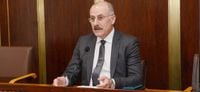 من حرية التعبير إلى النقابات.. عبدالله يتقدم باقتراح قانون لتعديل نظام الموظفين