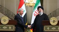 رئيسي يستقبل نظيره العراقي ويؤكدان على تعزيز العلاقات بين البلدين
