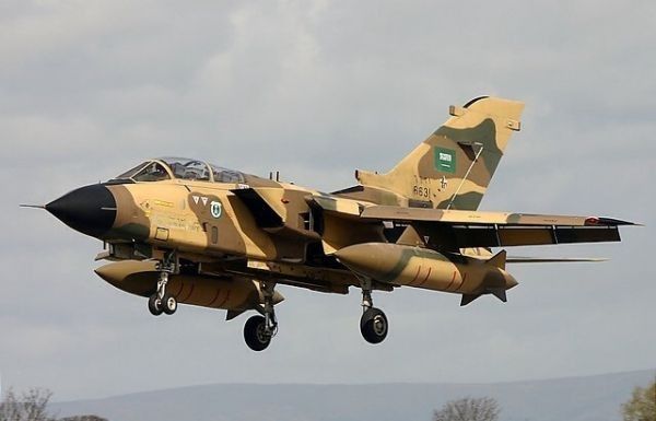 رويترز: التحالف بقيادة السعودية يعلن مشاركة 100 طائرة مقاتلة في عملية باليمن