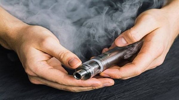 نقل تلميذ إلى المستشفى بعد تدخينه سيجارة إلكترونية