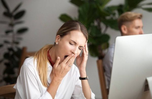 أسباب النعاس بعد تناول الطعام