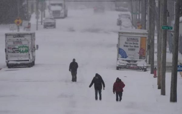 عاصفة أميركا الثلجيّة: إلغاء آلاف الرحلات الجويّة وفقدان للكهرباء واستعداد للأسوأ