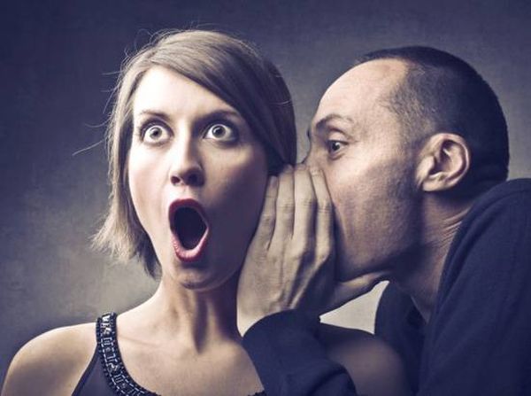 صور| كيف عوقبت المرأة الثرثارة في بريطانيا قبل 500 عام؟!