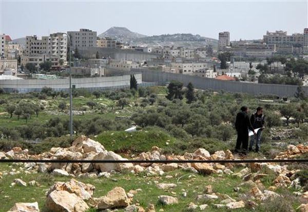 كيري يستبدل زيارة فلسطين باتصال بعباس