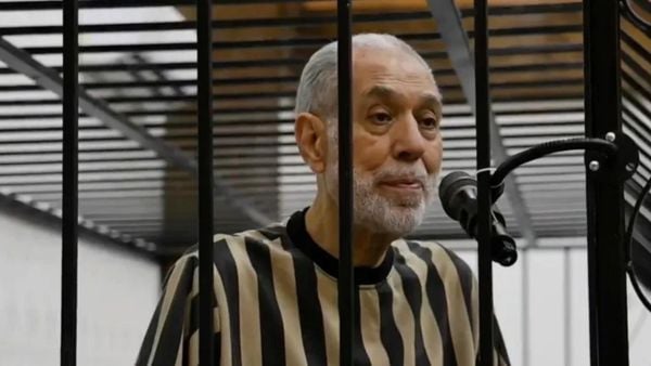 محكمة جنايات دمشق تحكم بالسجن المؤبد على مفتي سوريا السابق أحمد حسون