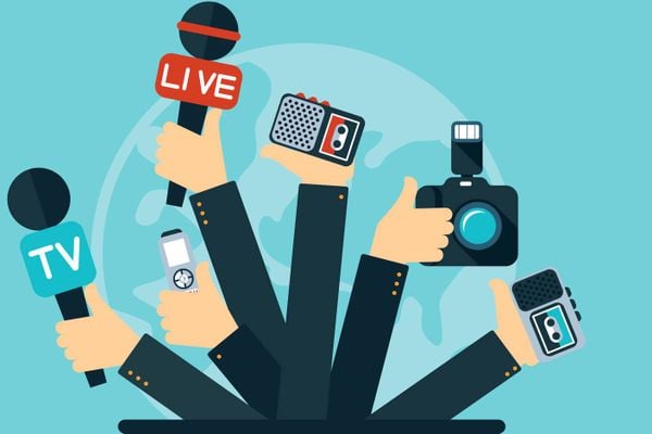 هل نخرج المجرمين ونضع الصحافيين والاعلاميين والكتّاب مكانهم في السجن؟