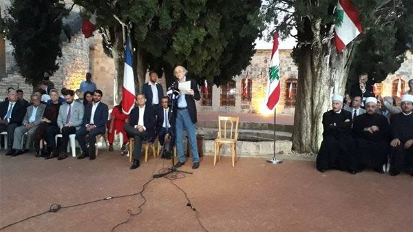 جنبلاط مستقبلا ساركوزي: خلافاتنا قد تجرنا إلى الغاء لبنان الكبير وإنشاء سوريا الكبرى