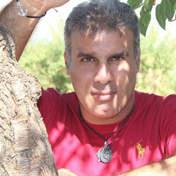 ادونيس الخطيب يقرصن الوقت بأصوات فنانيين وحفل الكتروني على فايسبوك