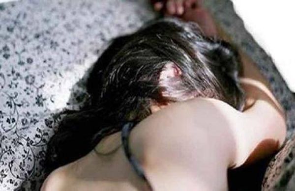 اعتداء جنسي من 5 رجال على قاصر