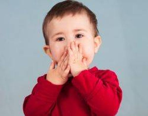 إذا كان طفلكِ يعاني من كثرة التجشؤ... إليكِ الأسباب والحلول!