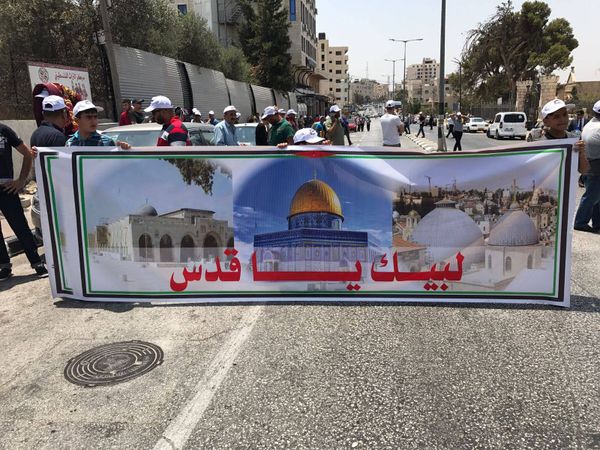 فيديو وصور: القدس تنتفض.. مواجهات ومسيرات تتحدى قمع الاحتلال