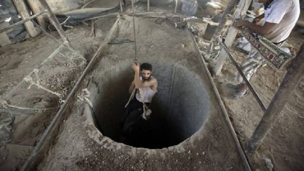 مقتل ناشط من القسام بانهيار نفق في غزة