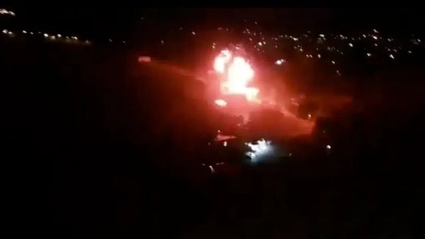غارة إسرائيلية استهدفت بلدة المنصوري في جنوب لبنان.