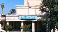 تفكيك شبكة تزوير في الديوانية والاستيلاء على أراضٍ وقروض بطرق غير قانونية