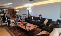 استقبل وهاب وسفيرة ايطاليا مودّعة
باسيل: "لوين عم بتدفشوا بالمسيحيين"؟