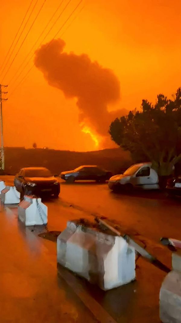 دعم أميركي للموقف اللبناني المتمسك بالميكانيزم و30 غارة إسرائيلية ليلًا
هيكل الى واشنطن وجلسة دسمة للحكومة وإطلاق 270 سجينًا سوريًا
البنك الدولي متمسك بتجميد المساعدات اذا اقرت زيادة الرواتب