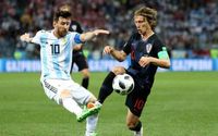 كأس العالم 2018 في كرة القدم
فرنسا الى دور الـ 16 وتعادل الدنمارك مع استراليا
وكرواتيا تذل الأرجنتين (3-0) وتتأهل
