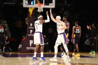 ليكرز يسقط صنز (123-110)