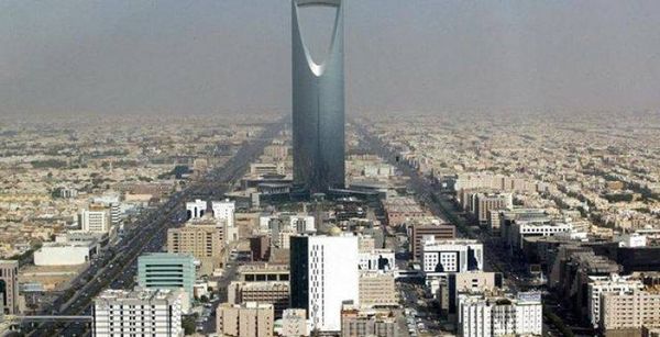قرارا باعتقال شخصية لبنانية بارزة