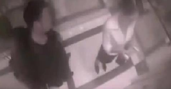 حاول التحرش بها في المصعد فحصل ما لم يتوقعه..