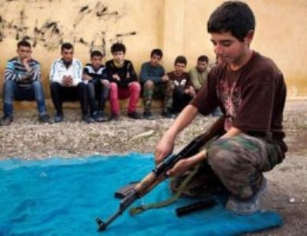 سوريا: معسكرات لتجنيد الاطفال..وتعليم الجهاد ضد اعداء الله!