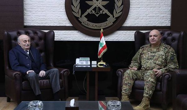 جنبلاط إستدار نحو اليرزة بعدما تلقى همسات رئاسية... لا سبيل لوصول مرشح التحدّي
حراكه المتواصل لحل معضلة الموقع الاول تخطى الداخل ليشمل لقاءً مع السفير البابوي