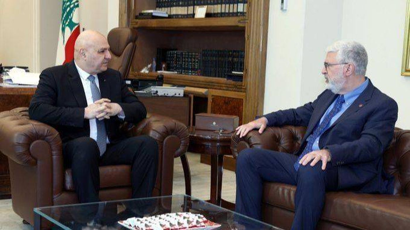 الجامعة الأميركية تدعو عون إلى حفلها السنوي للتخرج