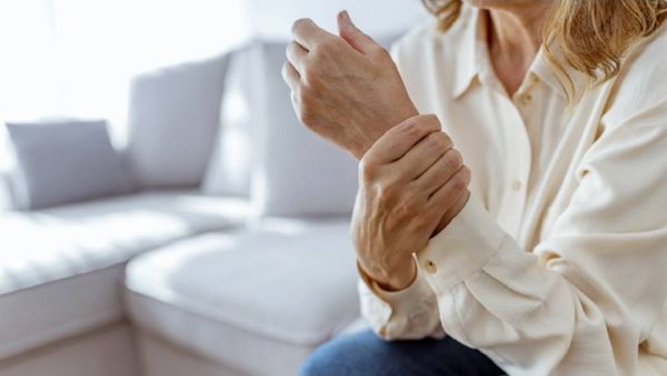 العامل الأساسي وراء الألم المزمن وكيفية علاجه