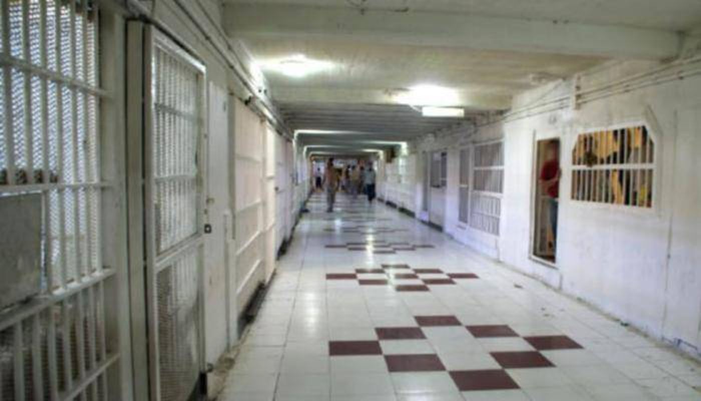 قتلى وجرحى خلال اضطرابات بسجن في إيران
