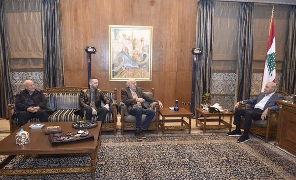 جنبلاط: التفاوض بشتى الدول مشروع
ولكن نرفض أن يكون تحت النار