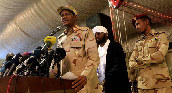 حميدتي: المجلس العسكري في السودان لا يسعى للحكم وهو الضامن في الفترة الانتقالية