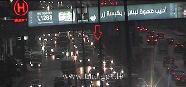 تعطل سيارة على اوتوستراد الدورة باتجاه نهر الموت وحركة المرور كثيفة