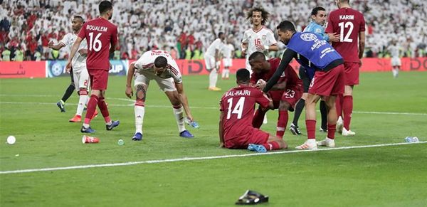 شكوى الى "الفيفا".. هل تطيح الإمارات بقطر من نهائي كأس آسيا؟