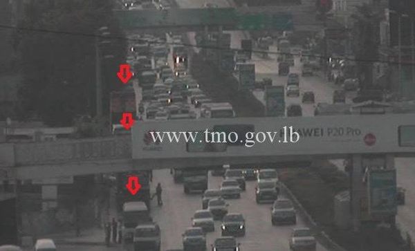 تحرك اتحادات ونقابات قطاع النقل البري بدأ.. هذه الطرقات قُطعت