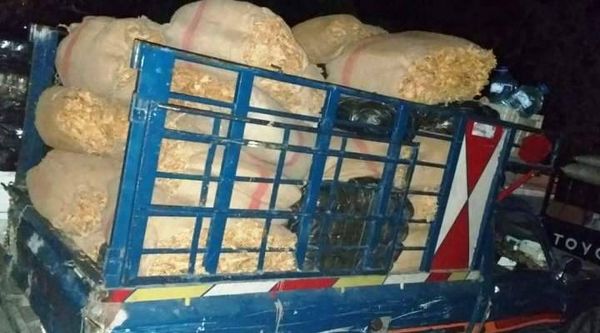 مديرية المخابرات داهمت مستودعات لتهريب الدخان بطرابلس وضبطت كمية كبيرة منها وأوقفت شخصين