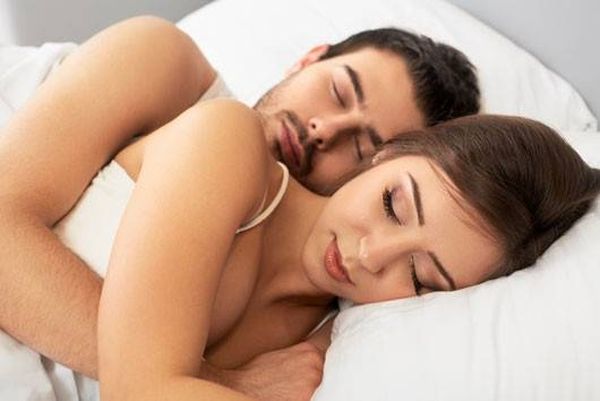 توفيا بعد ساعات من زفافهما... داخل شقتهما!