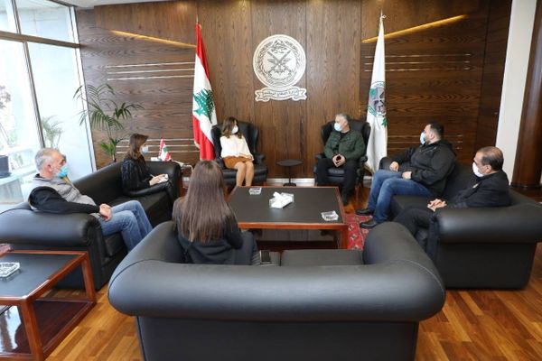 عكر التقت وفدين من لجنة اهالي شهداء المرفأ والضباط المتقاعدين