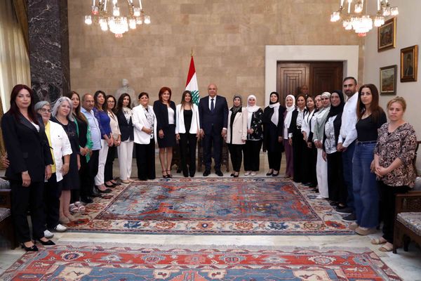 حاكم مصرف لبنان استأذنه للسفر الى واشنطن
عون: من الواجب إحترام
كرامة الأساتذة والمحافظة عليها
