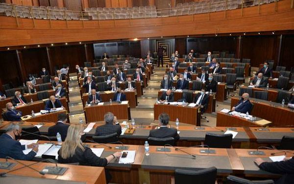 قانـــون الانتخاب تحــت قبة البرلمـان : نــقاش هـــادىء وخلافات حادّة بري نجح في تأكيد مرجعية المجلس... و«الثنائي المسيحي» يتفق على التمسك بالقانون الحالي