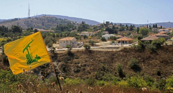 قوات العدو نزعت علما لحزب الله عن السياج التقني قبالة مزارع شبعا