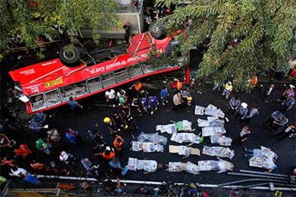 مقتل 22 شخصا في سقوط حافلة في الفلبين