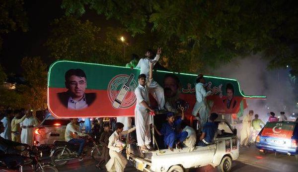 Le Pakistan se réveille dans le chaos électoral